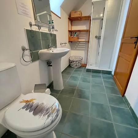 Large Welcoming House Of 15 People *